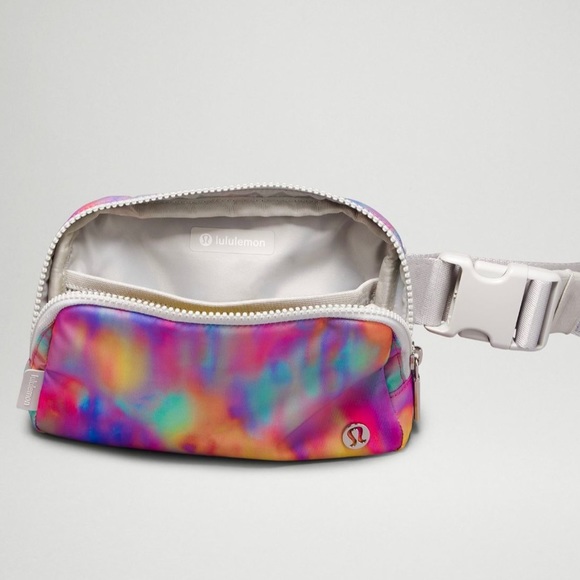 🍋 LULULEMON | Everywhere Belt Bag 1L in Prism Wash Print Multi Vapor NWT - Picture 8 of 9